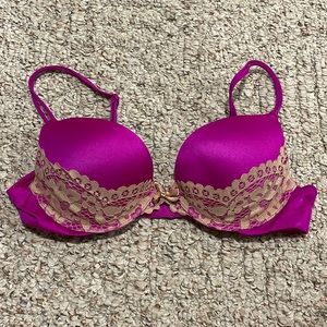 Victoria’s Secret push up bra. Size: 36A.
